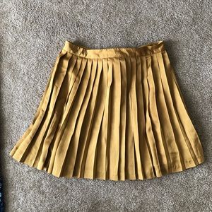 Gap- Pleated gold skirt
